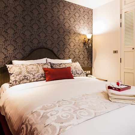 The Fah Silom Hotel Bangkok Bagian luar foto
