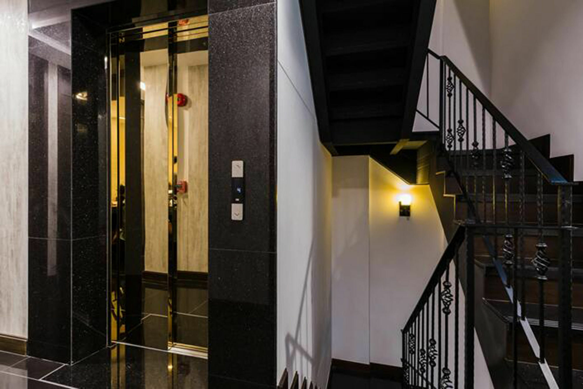 The Fah Silom Hotel Bangkok Bagian luar foto