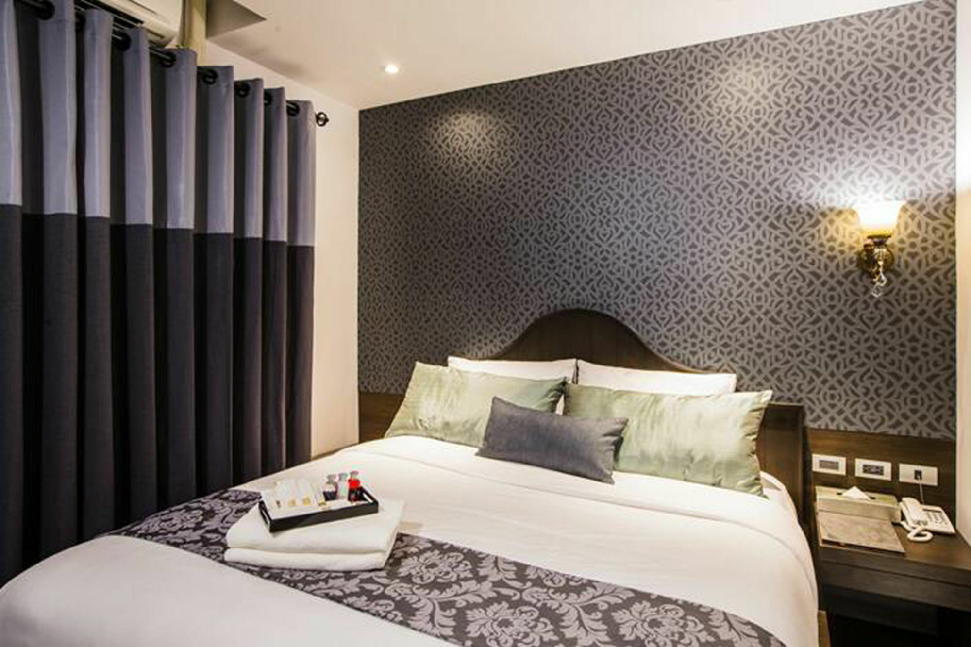 The Fah Silom Hotel Bangkok Bagian luar foto